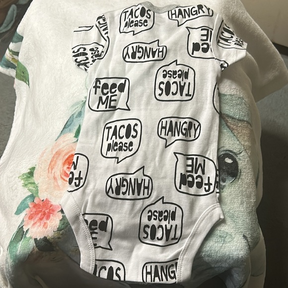 8 Onesies 0/3 months New some with out tags - Picture 10 of 16